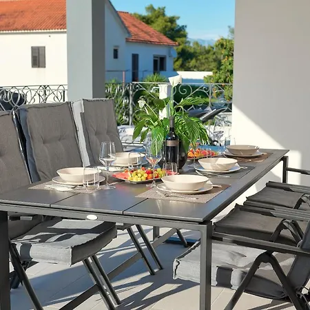 Villa Allure Sutivan