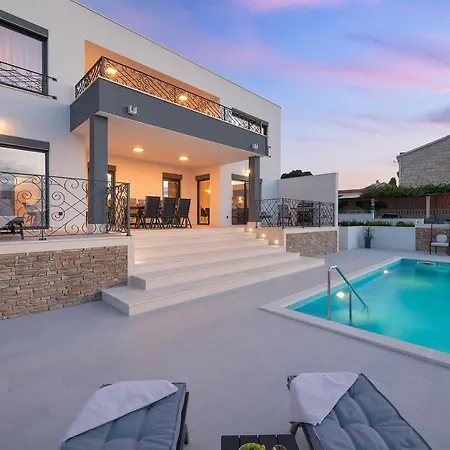 Allure Villa Sutivan