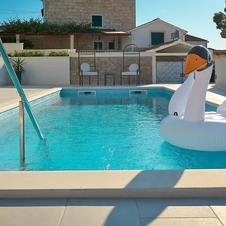 Villa Allure Sutivan